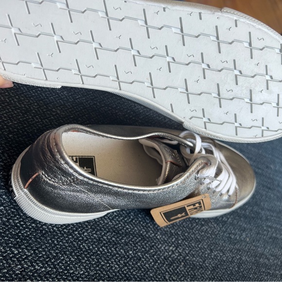 FRYE Womens 7.5 Metallic Silver Pewter Flats Gia Low Top Lace Leather Sneakers - Picture 6 of 7